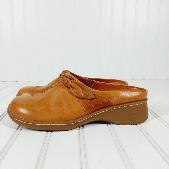 Hush Puppies Shoes - Hush Puppies Knuckle Camel Leather Mules C913